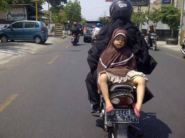 Duh! Lupa jemput anak!