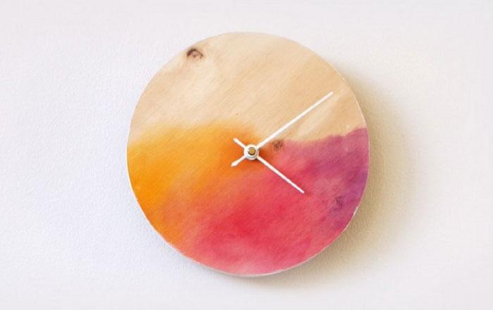 Jam dinding ombre sederhana