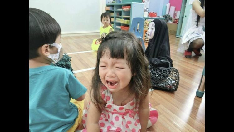 Halloween Memang Sudah Berlalu, Namun Kostum Seram Bocah 