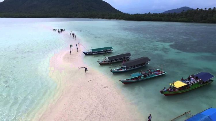 Menengok Sedikit Wisata Pantai Pasir Putih Pulau Pahawang di Lampung Yuk!