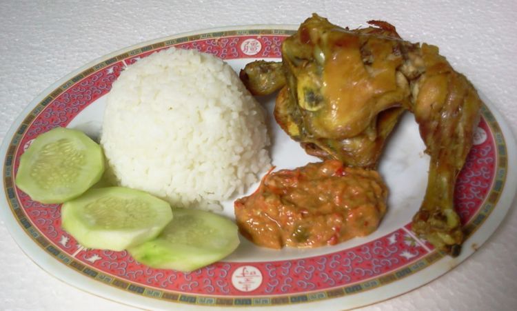 pecel ayam.