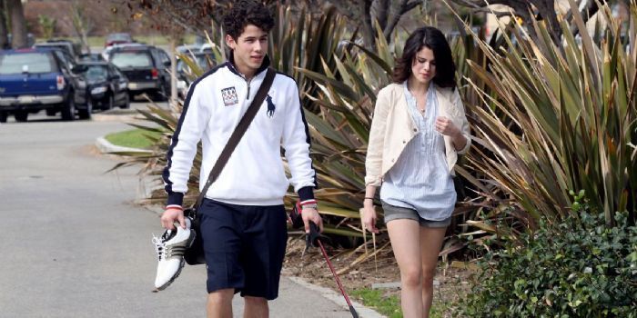 Penasaran? Selain Justin Bieber, Ini 6 Artis yang Pernah Menjadi Pacar Selena Gomez!