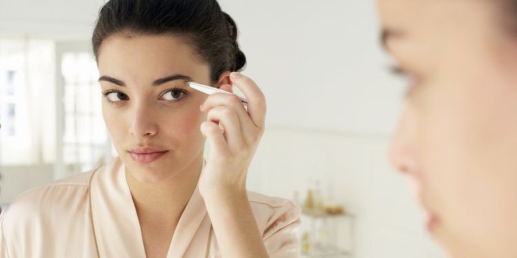 Ternyata, Aturan Dasar Selfie yang Bagus Ada di 7 Trik Make-Up Ini. No Edit, No Filter! 18 biar nggak gundul