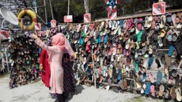 Pantai Tapak Paderi Bengkulu Punya Spot Selfie Baru, Sandal Jodoh Namanya. Kamu Kapan ke Sana?