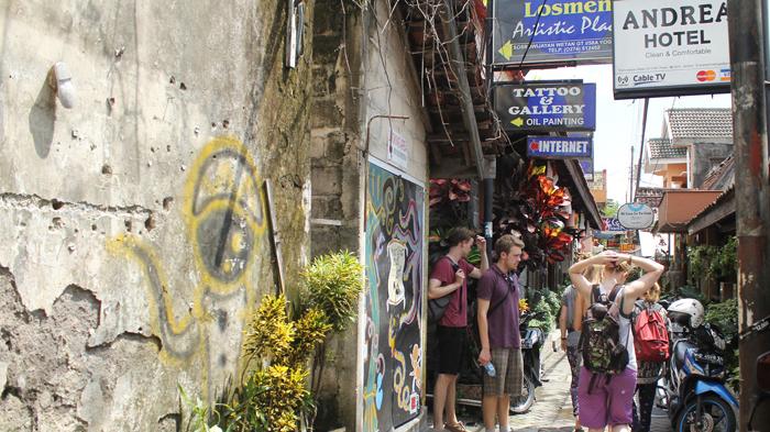 di Sosrowijayan, silahkan pilih sendiri penginapan yang mana