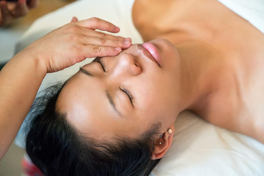Facial Nggak Akan Menyembuhkan Wajah Berjerawat Tanpa 6 Aturan ini