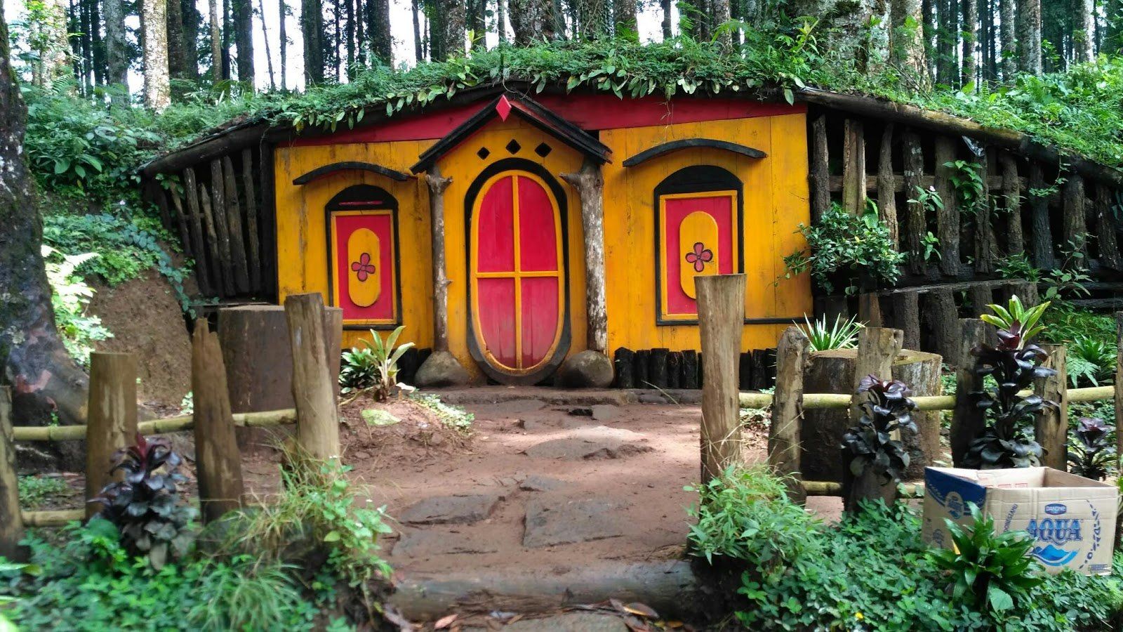 Yuk Kunjungi Kampung Kurcaci di Purbalingga. Desa Hobbit Nggak Cuma Ada di New Zealand Saja!