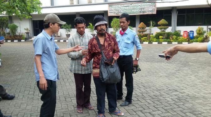 ngaku buta, tapi bisa lari saat dirazia