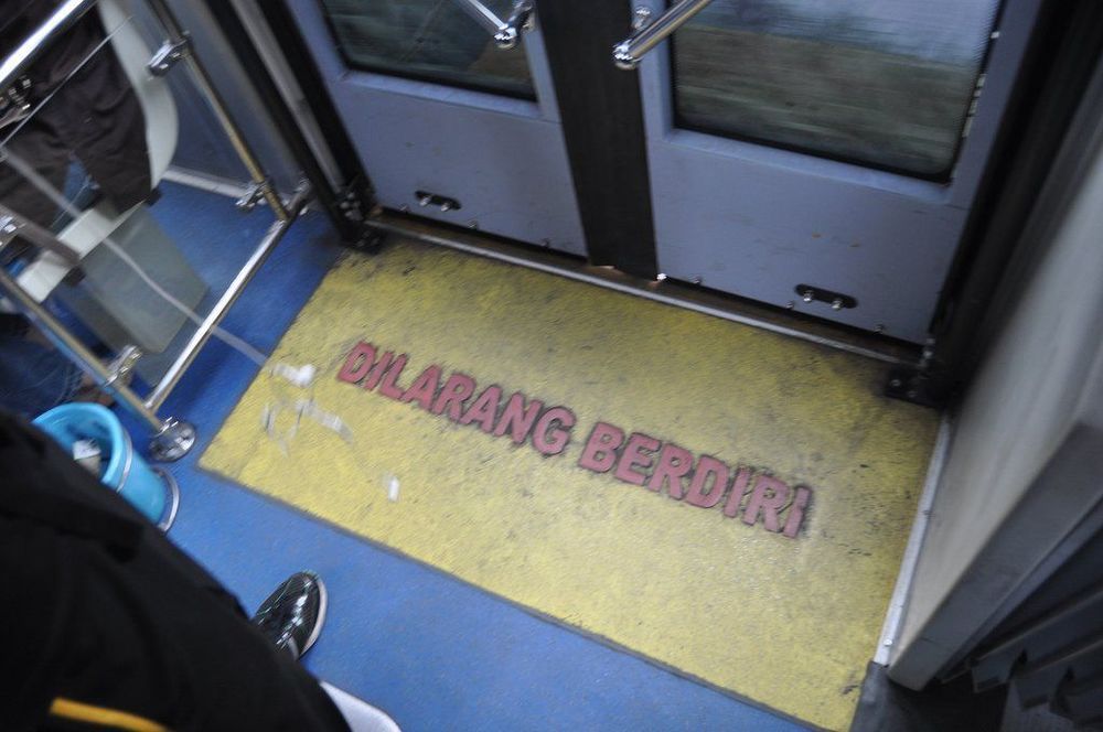 Hayo, Larangan di Tempat Umum Ini Masih Suka Kamu Lakuin, Gak?