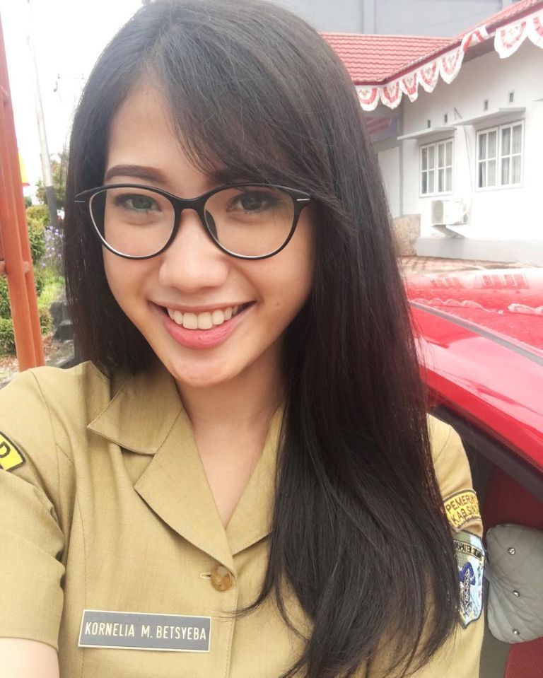 19 Potret PNS Cantik yang Pasti Bikin Cowok Betah di Kantor. Apa Kabar