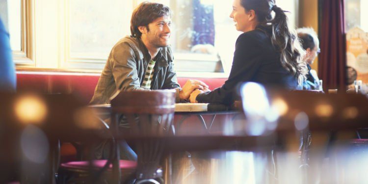 6 Kelebihan Punya Pacar yang Mukanya Biasa Aja. Banyakin Bersyukur, Ya! 9 Hehehe