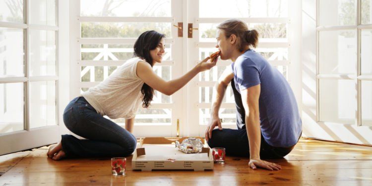 6 Kelebihan Punya Pacar yang Mukanya Biasa Aja. Banyakin Bersyukur, Ya! 12 Nyam