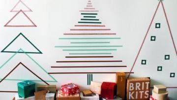 18 Kreasi Pohon Natal Selain Cemara yang Bisa Kamu Tempel di Dinding Kamarmu. Semuanya Unik dan Lucu!