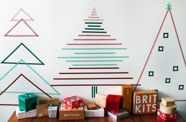 18 Kreasi Pohon Natal Selain Cemara yang Bisa Kamu Tempel di Dinding Kamarmu. Semuanya Unik dan Lucu!