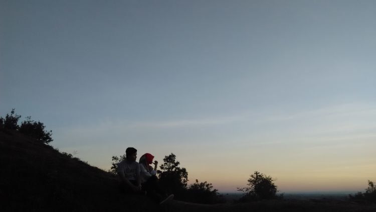 Kisah Tentang Birunya Perjalanan Ini
