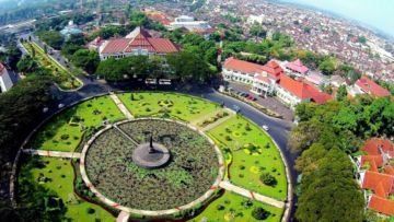 Malang Itu Dibuat dari Sekumpulan Rindu yang Ditahan