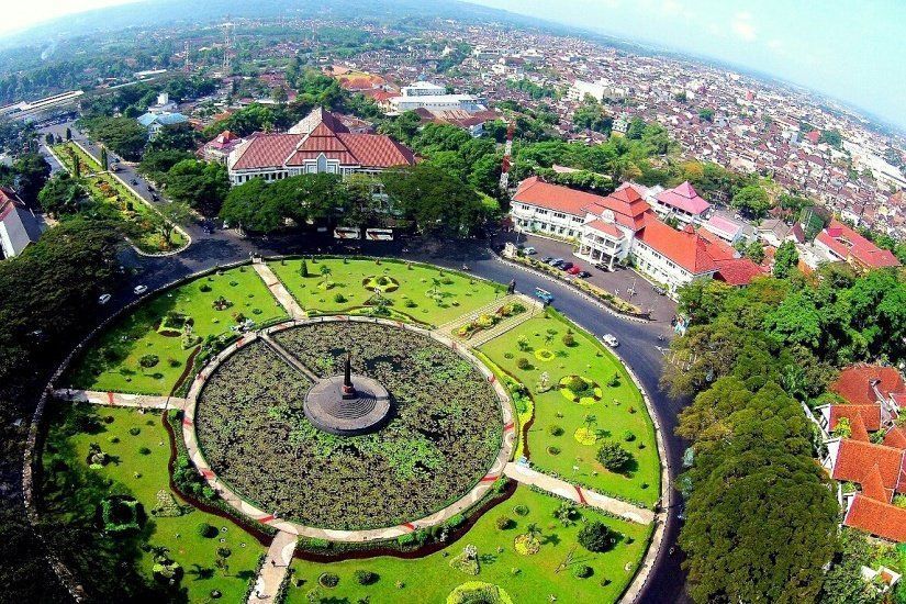 Malang Itu Dibuat dari Sekumpulan Rindu yang Ditahan