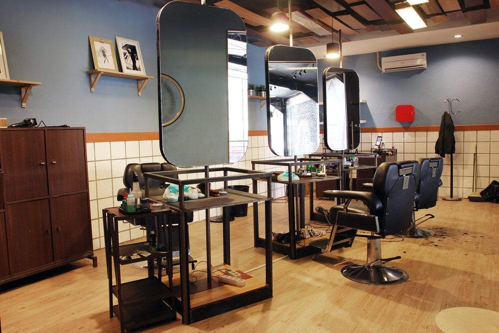 Barbershop Emang Bikin Kamu Makin Ganteng. Sekarang, Nggak hanya Cewek yang Bisa ke Salon