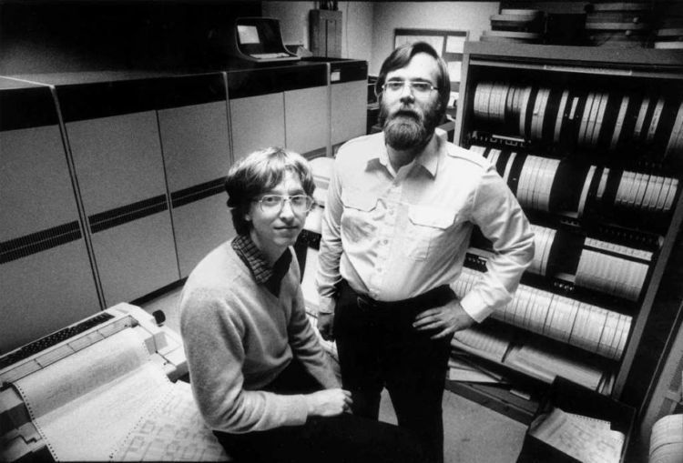 Gates dan rekannya saat merintis Microsoft.