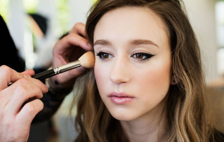 winged eyeliner