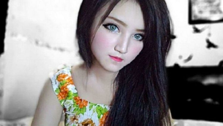 Manusia Barbie Asli Tanpa Operasi Ini Ternyata Ada di Indonesia, Wajahnya Kinclong Persis Boneka!