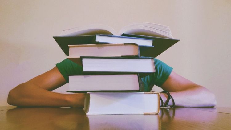 7 Hal yang Sebenarnya Tak Perlu Ditakutkan Mahasiswa Tingkat Akhir. Ketakutan itu di Kepalamu Aja~