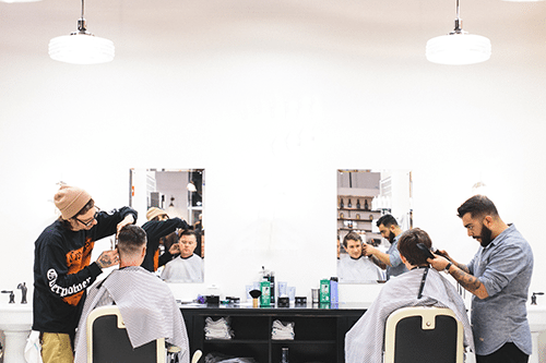 Barbershop Emang Bikin Kamu Makin Ganteng. Sekarang, Nggak hanya Cewek yang Bisa ke Salon
