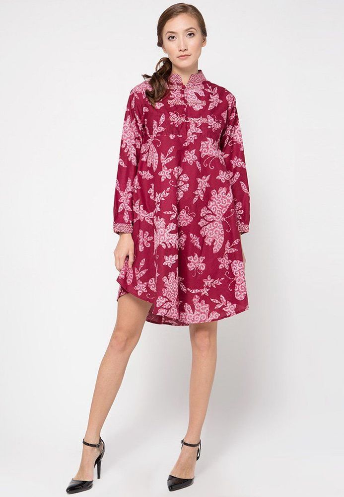 Beberapa Outfit Ini Tetap Membuatmu Kece Loh Walau Memakai Batik