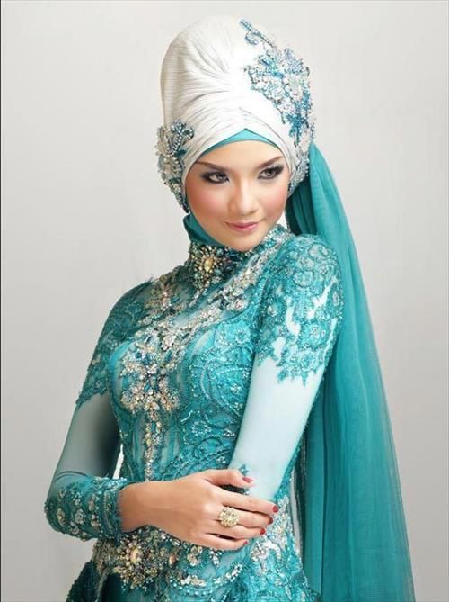 12 Gaun Pernikahan Hijab Bertema Turquoise untuk Datangkan 