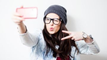 Jangan Berlebihan Saat Selfie, Kalau 8 Komentar Pedas Ini Nggak Mau Mendarat Padamu!