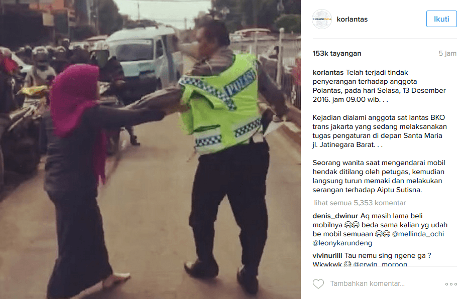Emak-Emak Memang Selalu Benar. Jangankan Kamu, Polisi Ini Mau Menilang Saja Habis Dicakar-Cakar