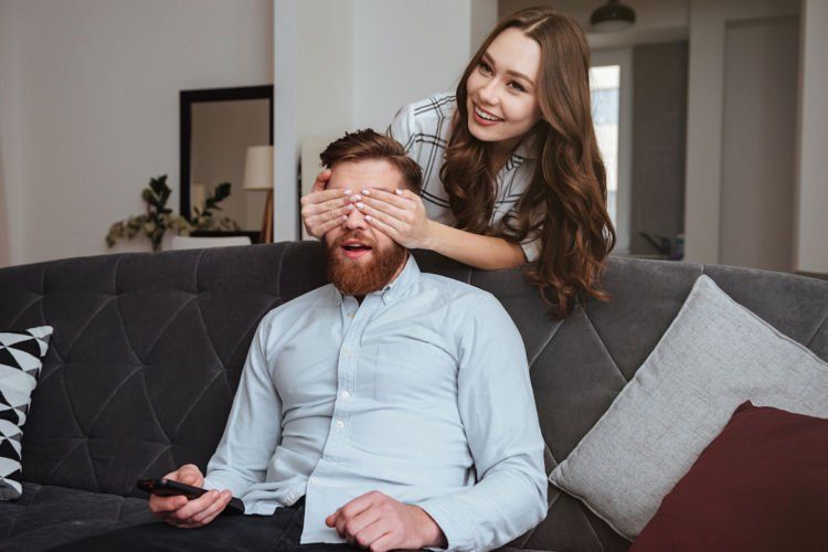 6 Kelebihan Punya Pacar yang Mukanya Biasa Aja. Banyakin Bersyukur, Ya! 11 Demi kamu