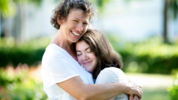 5 Cara Ter-Simple Bikin Orangtua Bahagia. Nggak Mustahil, Walau Kesuksesan Masih di Ujung Sana