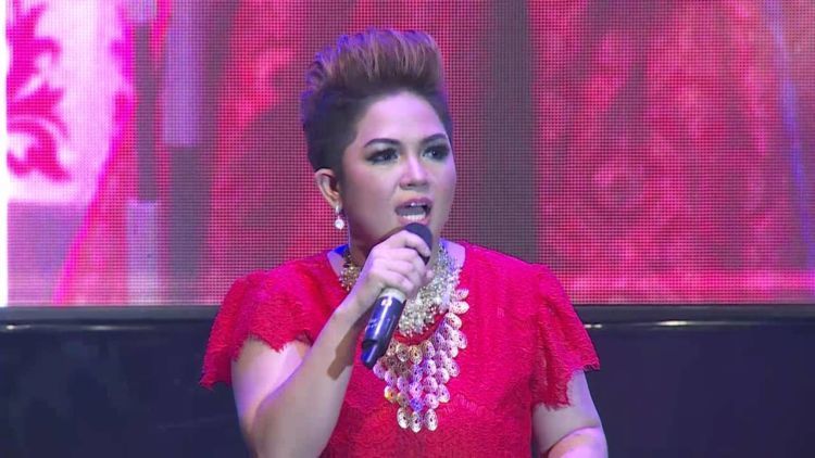 jawab dengan lantang seperti Joy bernyanyi