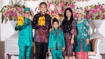Jari Telunjuk Ini yang Bikin Agus Yudhoyono Diprotes Saat Foto di Acara Sunatan Anaknya Eko Patrio