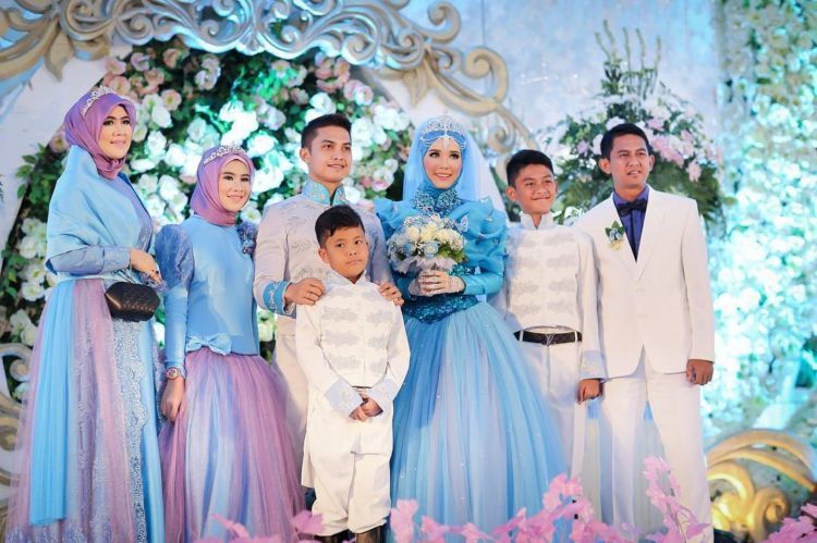 Resepsi Unik Nan Mewah A la Cinderella Berhijab. 16 Foto 