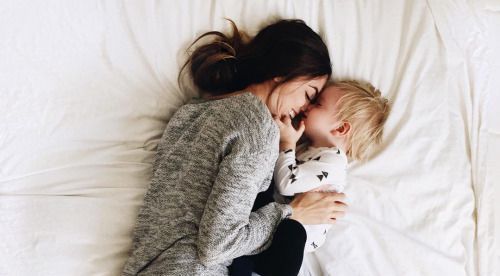 Hai Ayah dan Bunda, Lakukan Hal Ini Supaya Tak Ada Jarak Antara Kalian dan Buah Hatimu