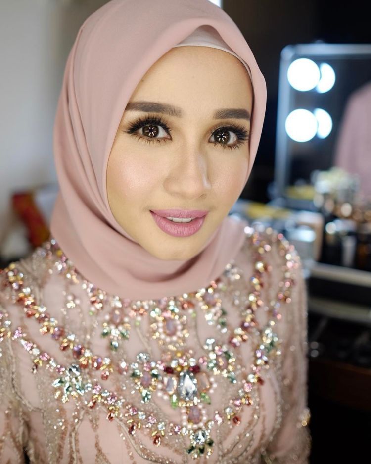 8 Inspirasi Busana Pastel dari Lamaran  Laudya Cynthia 