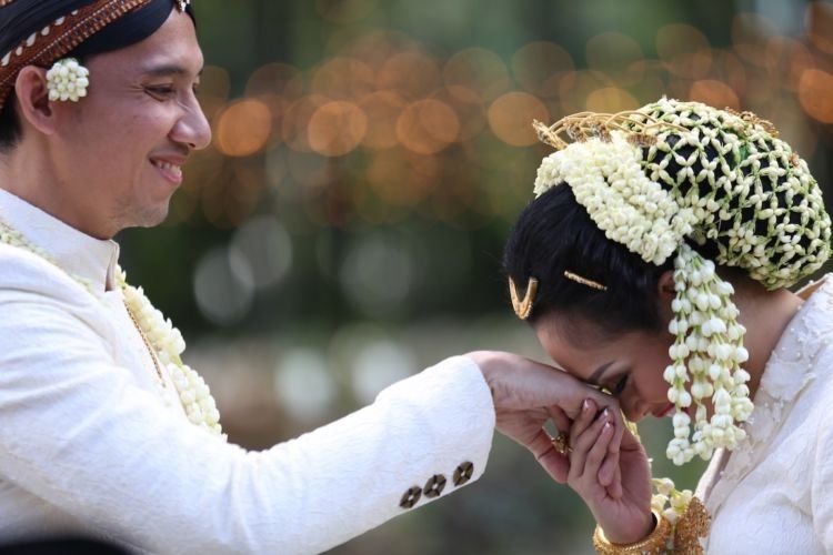 hayo, berani curi bunganya nggak?