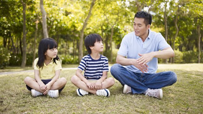 Hai Ayah dan Bunda, Lakukan Hal Ini Supaya Tak Ada Jarak Antara Kalian dan Buah Hatimu