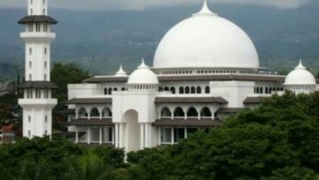 4 Alasan Mengapa Kamu Sebaiknya Shalat di Masjid