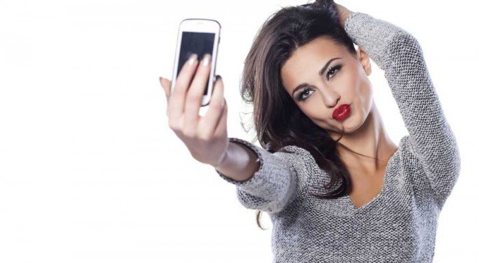 apa kamu juga perempuan muda yang amat menggemari selfie?