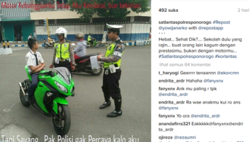 Kocak! Lagi Ditilang, Anak SMP yang Pakai Motor Sport Ini Malah Pasang Gaya Ala Boy ‘Anak Jalanan’