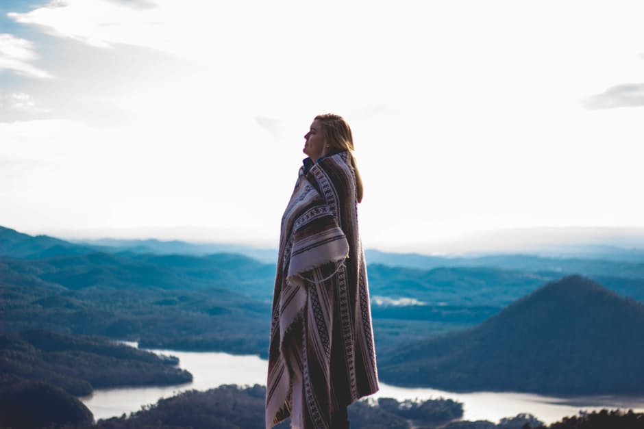 Berencana Liburan dengan Naik Gunung? 6 Benda Kece Ini Wajib Jadi Pendukung!