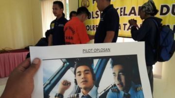 Kamu yang Cuma Lihat Cowok dari Tampang, Gabung Deh Sama 50 Pramugari Korban Tipu Pilot Gadungan Ini