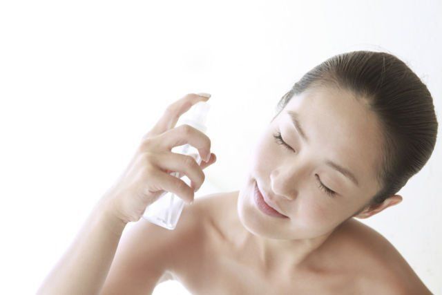 Segarnya memakai Facial Spray ketika sedang terik