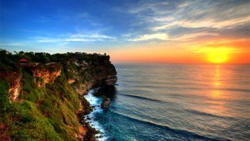 Keasyikan Selfie, Pria Ini Jatuh ke Jurang Pura Uluwatu! Semoga Kejadian Ini Tak Terulang Kembali