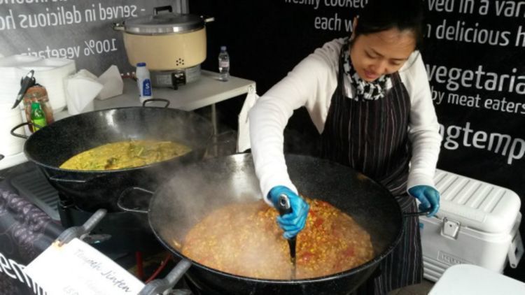 Bule jualan tempe dan buka warteg di London