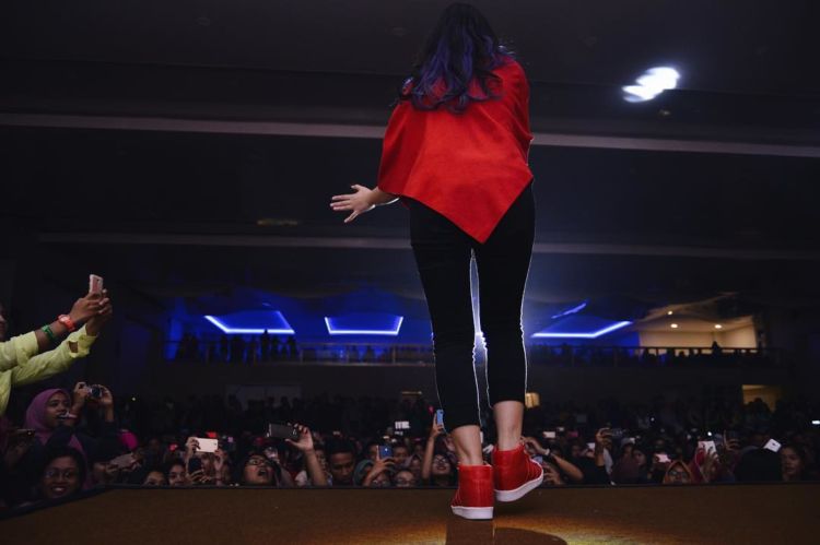 pilih sesuai warna salah satu pakaian