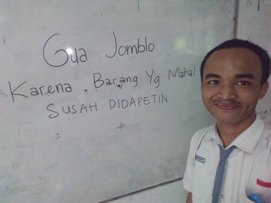 Lewat 14 Meme Aksi Bela Jomblo Ini Kami Menyatakan Valentine Itu Omong Kosong, Dengarlah Suara Kami!